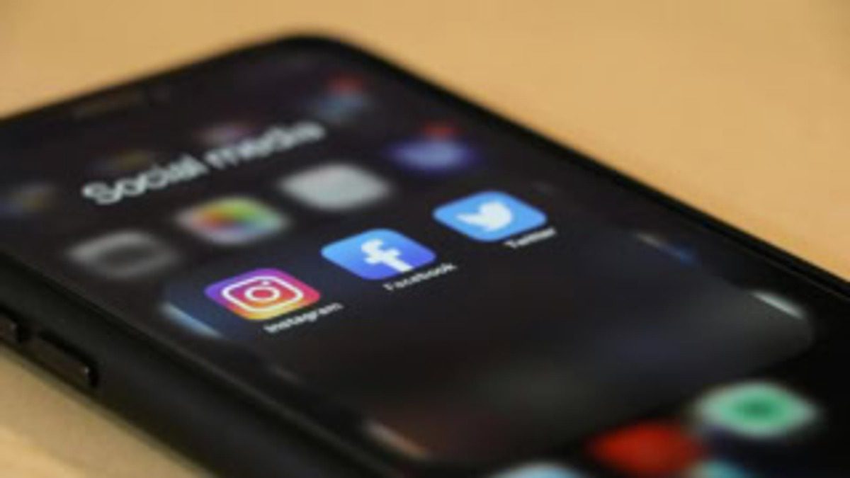 سوشل میڈیا کی تعمیل