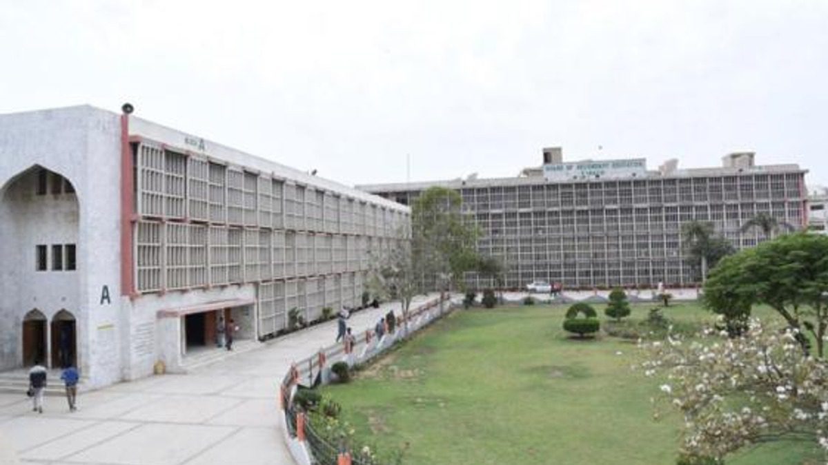 سیکریٹری میٹرک بورڈ کراچی